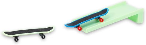 مجموعة ألعاب Baby Yoda Fingerboard - حزمة مع 3 ألواح تزلج بأصابع Star Wars للأطفال بالإضافة إلى منحدر وملصقات والمزيد | ألواح تزلج على شكل أصابع بيبي يودا من ماندالوريان من أجل هدايا حفلات الأطفال in Kuwait
