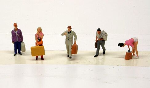 Preiser Models HO Passengers at Train Station w/Luggage (5) (D) in Saudi Arabia