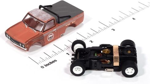 SC418-2ORG Auto World Xtraction 1972 شاحنة بيك اب داتسون JDM Legends HO Slot Car in Saudi Arabia
