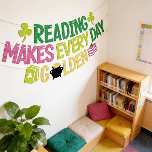 لافتة مكتبة عيد القديس باتريك - ديكور الفصل الدراسي لقراءة شهر مارس - ديكورات لوحة إعلانات عيد القديس باتريك - القراءة تجعل كل يوم لافتة ذهبية (مربوطة مسبقًا) in Kuwait