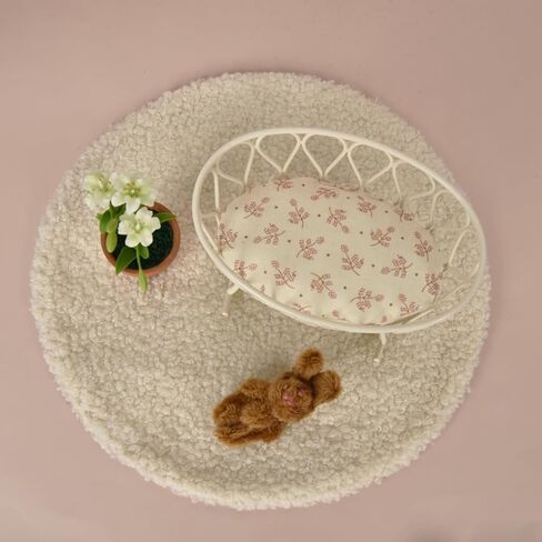 مهد بيت الدمى بمقياس 1:12 - مهد بيضاوي مصغر من الحديد لبيت الدمى مع مهد حديدي صغير ودب تيدي مخيط ووسادة لعيد ميلاد غرفة بوهو in Kuwait