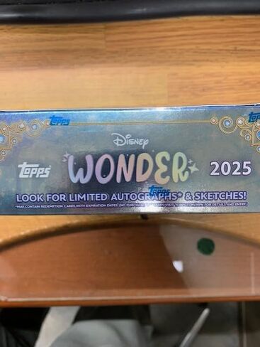 2025 Wonder Animation Winter Mega Box (60 بطاقة) - مختومة من المصنع - تتضمن 3 أدوات تحميل علوية in Kuwait