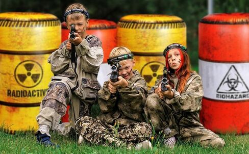 12-Piece Inflatable Combat Battlefield Set — Includes 6 Barrels, 3 Army Boxes, 3 Sandbag Barricades for Laser Tag, Water Gun, Dart Blaster, and Action-Themed Parties in Saudi Arabia