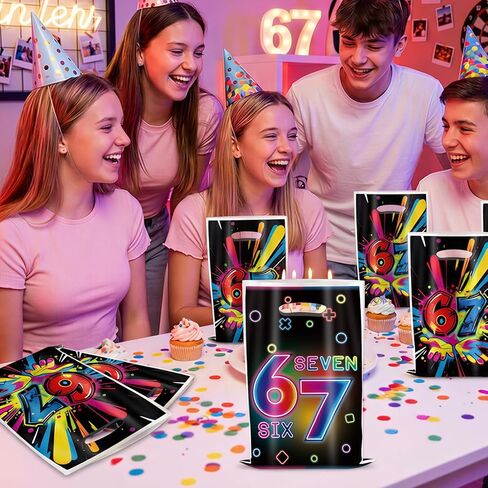 30 قطعة من Tintinwiwigo 6 7 حقائب هدايا لزينة عيد الميلاد، 6 7 حقائب هدايا لعيد الميلاد، حقائب هدايا بمقابض، نمط مزدوج الجوانب، 67 حقيبة هدايا للحفلات - قوس قزح in Kuwait