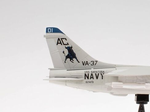 OPO 10 - طائرة مقاتلة عسكرية 1/100 A-7E Corsair II البحرية الأمريكية VA-37 Bulls 1980 - USS Saratoga - CP41 in Saudi Arabia