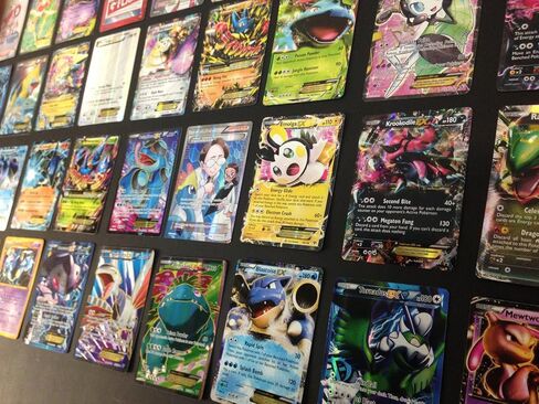 Pokemon 50 +2 Card Lot w/Rares، Commons، Uncommons (مضمونة 1 Holo) in Kuwait