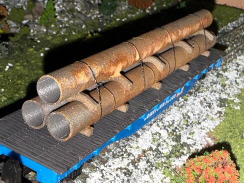 1:87 HO Scale Rusty 40ft Pipe Load/Decor in Saudi Arabia
