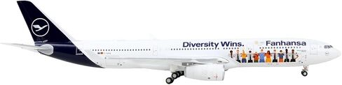 GeminiJets GJDLH2191 Lufthansa Airbus A330-300 Fanhansa D-AIKQ; Scale 1:400 in Saudi Arabia