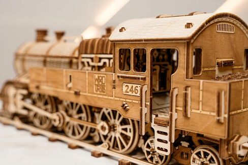 مجموعة قطارات خشبية Wood Trick Grand Traveler 246 مع سكة ​​حديدية - ركوب يصل إلى 20 قدمًا - 16 × 4 بوصة - مجموعة نماذج قاطرة - ألغاز خشبية ثلاثية الأبعاد للبالغين للبناء - نماذج DIY الهندسية للبالغين للبناء in Kuwait