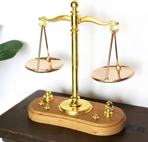 1Pcs Dollhouse Mini Balance Scale 1: 12 Realistic Vintage Balance Scale Decor, Collectible Miniature Mini Balance Scales with Weights for Creative Displays and Gifts in Saudi Arabia