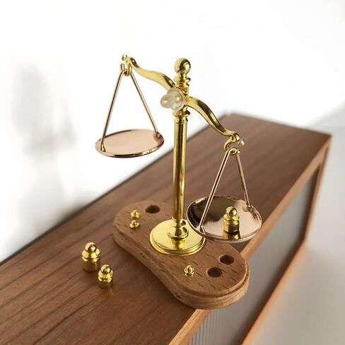 1Pcs Dollhouse Mini Balance Scale 1: 12 Realistic Vintage Balance Scale Decor, Collectible Miniature Mini Balance Scales with Weights for Creative Displays and Gifts in Saudi Arabia