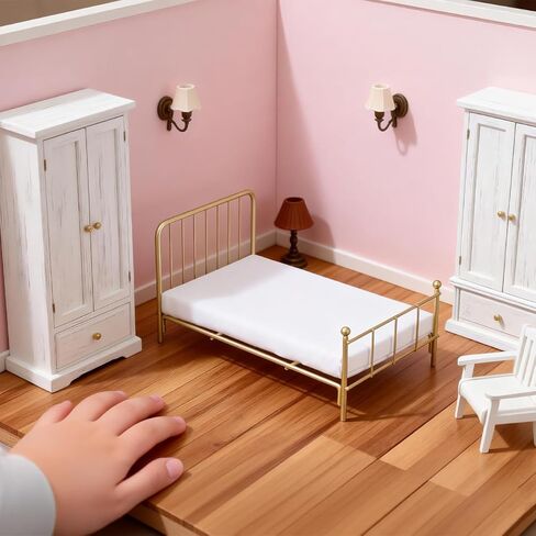 Totority Realistic Iron Frame Miniature Bed 1/12 Scale Dollhouse Bedding Comfortable Queen Size for Dollhouse Living Room Decor in Kuwait