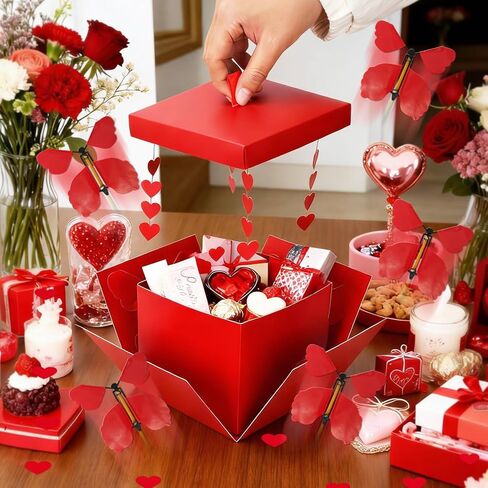 صندوق هدايا الفراشة الطائرة لعيد الحب على شكل قلب أحمر مع خط قلب، صندوق هدايا مفاجئ أحمر DIY مع قصاصات قلب لعيد الحب، ديكور حفلة عيد جالنتين (أ) in Kuwait