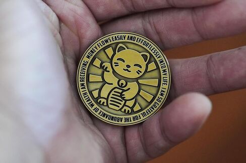 Lucky Cat Manifestation Coin – Law of Attraction Tool with Yin-Yang Design for Prosperity, Good Luck & Positive Energy in Saudi Arabia