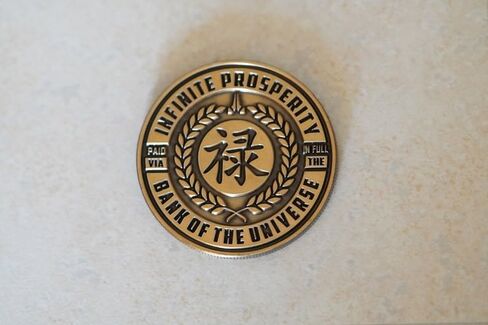 Lucky Cat Manifestation Coin – Law of Attraction Tool with Yin-Yang Design for Prosperity, Good Luck & Positive Energy in Saudi Arabia