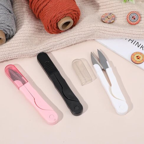 6 قطع من مقص قطع الخيوط، قصاصات خياطة من الفولاذ المقاوم للصدأ مع أغطية واقية، مقص حرفي محمول لقص الخيوط لمستلزمات الحياكة والتطريز (أبيض، وردي، أسود) in Kuwait