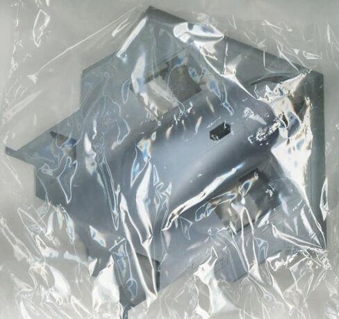 Model UA72206 1/72 Scale USAF B-2A Spirit Stealth Bomber w/MOP GBU-57 Model Kit in Saudi Arabia