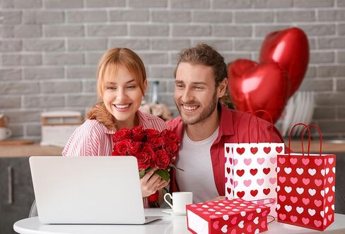 FYSUIMU 24 قطعة من أكياس الهدايا الورقية لعيد الحب باللون الأحمر والوردي والأبيض على شكل قلب وأكياس الحلوى مع مقابض لذكرى الزفاف وحفلات الزفاف وحفلات الزفاف وحفلات عيد الأم in Saudi Arabia