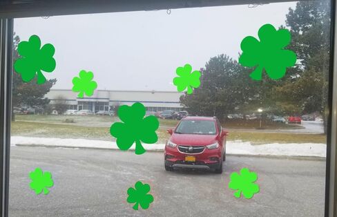 SHAPES ETC. 31 Pcs Green Assorted Shamrock Small Creative Cut-Outs 3in Construction Paper St. Patrick's Day Decorations Holiday Decor Kids' Irish School Craft Projects St. Patty's Day Parades USA Made in Saudi Arabia