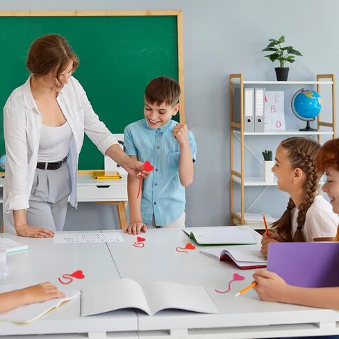 48 قطعة من أوتار القلب اللاصقة من ArtCreativity - لعبة أيدي صفعة القلب لعيد الحب مع وجه مبتسم - قلوب لزجة فيدجيت ألعاب عيد الحب وهدايا الحفلات للأطفال in Kuwait