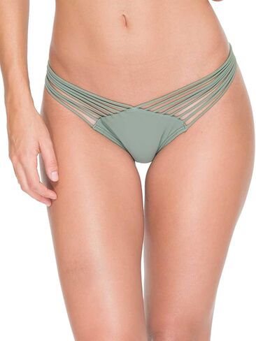 بيكيني نسائي ماركة Luli Fama COSITA BUENA WAVEY BRAZILIAN RuCHED BACK RuCHED Bikini Bottoms (عبوة من 1) in Saudi Arabia