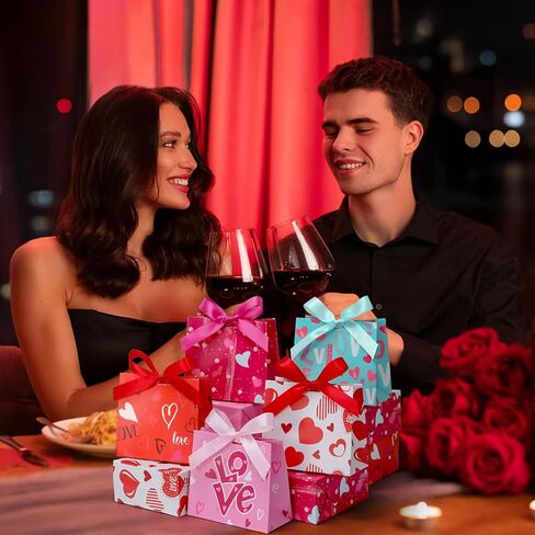 FUQUUON 30 Pack Small Valentines Day Gift Bags with Bow Ribbon， Heart Shaped Treat Bag for Wedding Holiday Party Gift Giving，5.5x4.7x2.5 inch Goodies Bags for Classroom Exchange Prizes in Saudi Arabia