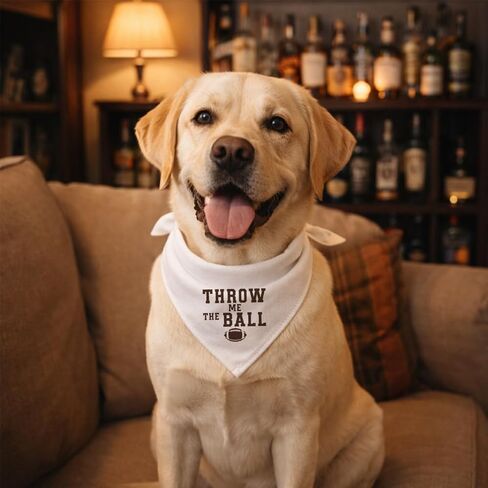 Throw Me The Ball Dog Bandana، وشاح للحيوانات الأليفة بطابع كرة القدم، وشاح مريح مثلث قابل للتعديل للكلاب الصغيرة والمتوسطة، باندانا للحيوانات الأليفة بطابع رياضي ممتع (أبيض) in Kuwait