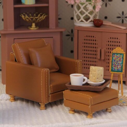 مجموعة أريكة جلدية مصغرة لبيت الدمى من Funky Mini House، أريكة فردية بمقياس 1:12 مع مسند للقدمين ووسادة هدية لغرفة المعيشة لعشاق بيت الدمى وهواة الجمع ومحبي الحرف اليدوية (بني) in Saudi Arabia
