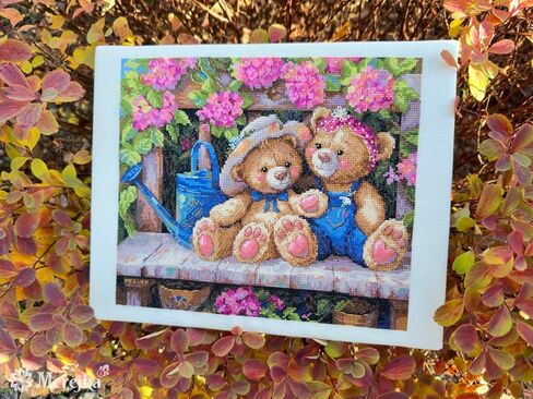 مجموعة غرز متقاطعة Merejka K-265 Garden Friends - خيوط DMC، Zweigart Aida 16، مخططات ورقية ورائعة - 8.3 بوصة × 9.6 بوصة (21 × 24.5 سم)، 42 لونًا in Kuwait