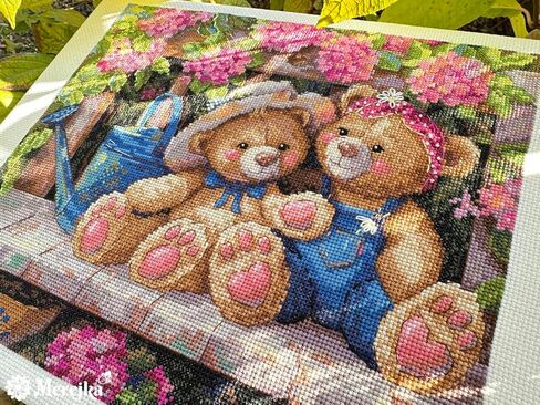 مجموعة غرز متقاطعة Merejka K-265 Garden Friends - خيوط DMC، Zweigart Aida 16، مخططات ورقية ورائعة - 8.3 بوصة × 9.6 بوصة (21 × 24.5 سم)، 42 لونًا in Kuwait