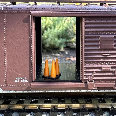 HO Scale (1:87) Traffic Cones (30 Pack) – Orange/Black Layout Detail in Saudi Arabia