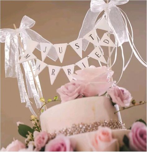 أغطية كعكة متزوجة فقط، قطعة علوية من الكعكة ريفية عتيقة متزوجة فقط، زينة كعكة الزفاف إكليل أو رايات الجبن، قوس من القماش القطني الرومانسي المصنوع يدويًا، شرابة، أعلام راية، عمود خشبي in Kuwait