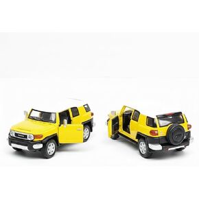 سيارة Kinsmart باللون الأصفر الكناري Toyota FJ Cruiser SUV بمقياس 136، صغيرة in Kuwait