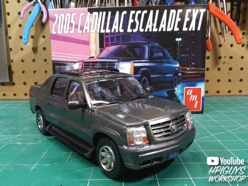 AMT Skill 2 Model Kit 2005 Cadillac Escalade EXT 1/25 Scale Model in Saudi Arabia