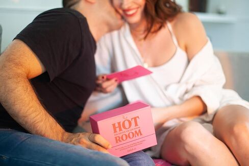 Hellofun! Hot Room | Escape Room Game for Couples | Playful Challenges Card Game for Adults | Romantic Gift for Partners | Memorable Travel Card Game in Saudi Arabia