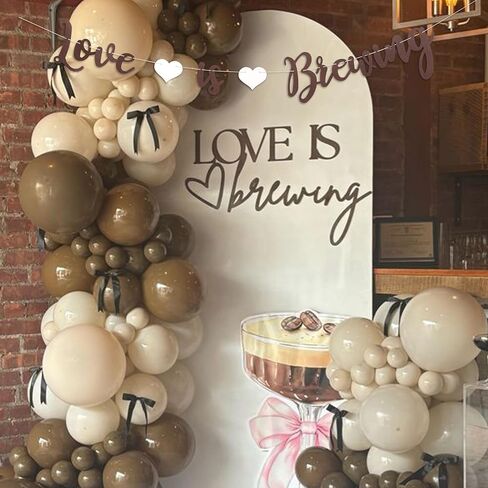 لافتة Love Is Brewing - حروف بنية، أنماط على شكل قلب، ديكور مشهد رومانسي لعروس الزفاف أو عيد الحب، يمكن استخدامها أيضًا لتزيين أجواء المقهى والمخبز (الحب هو التخمير) in Kuwait