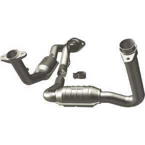 محول حفاز MagnaFlow Direct-Fit متوافق مع OEM من الدرجة الفيدرالية/EPA 49444 - أنابيب رئيسية من الفولاذ المقاوم للصدأ، الطول الإجمالي 35.5 بوصة، مرفق مدخل مثبت بمسامير - استبدال سيارات الدفع الرباعي المحلية OEM in Kuwait