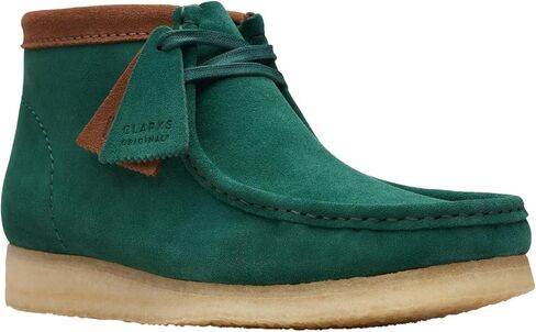 حذاء Wallabee الرجالي من Clarks مصنوع من الجلد السويدي باللون الأخضر الداكن in Kuwait