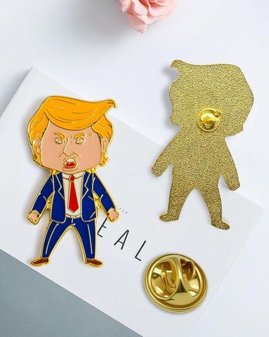 دبوس Happy Trump، دبوس طية صدر السترة Happy Trump، دبابيس المينا الفاخرة لحقائب الظهر والقبعات وشارة معطف السترة (مصممة في الولايات المتحدة عام 2020) in Kuwait