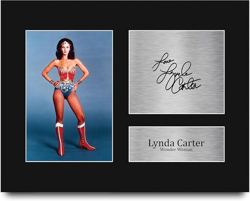 HWC Trading Lynda Carter Original Wonder Woman Gifts صورة مطبوعة موقعة لمحبي البرامج التلفزيونية - مقاس الحروف الأمريكية in Kuwait