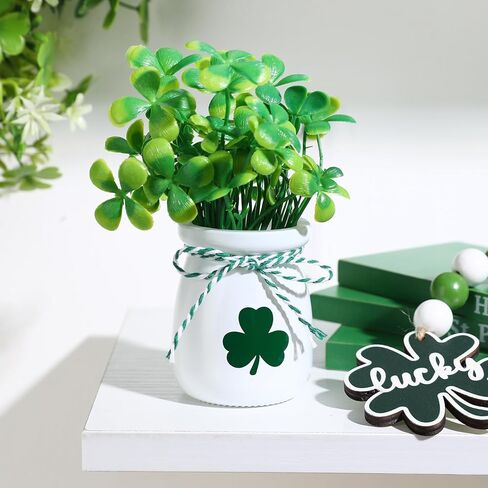 زينة يوم القديس باتريك - 4 قطع برطمانات صغيرة لعيد القديس باتريك مع مزهريات شامروك صناعية - مزهريات صغيرة لديكور طاولة المطبخ في يوم القديس باتريك in Kuwait