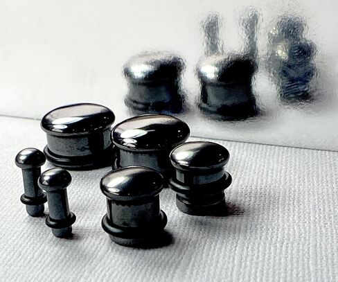 زوج من المقابس الحجرية العضوية الهيماتيت المضيئة الرائعة مع حلقات على شكل حرف O - أجهزة القياس - الأنفاق - مجوهرات الجسم in Kuwait