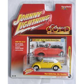 Johnny Lightning 1975 VW Super Beetle Convertible, Classic Gold Collection