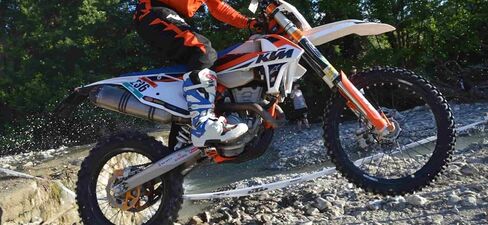 إطار Pirelli Scorpion MX32 للدراجة الترابية متوسطة النعومة أمامي/خلفي من نوع أنبوب موتوكروس مع سلسلة مفاتيح (70/100-19 أمامي) in Kuwait