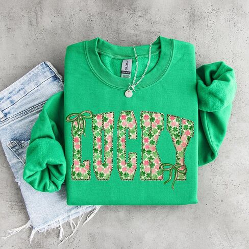 سويت شيرت Lucky St. Patrick's Day - فتحة رقبة دائرية مزخرفة بأحرف شامروك - بلوفر احتفالي أخضر - تصميم لطيف على شكل فيونكة البرسيم in Kuwait