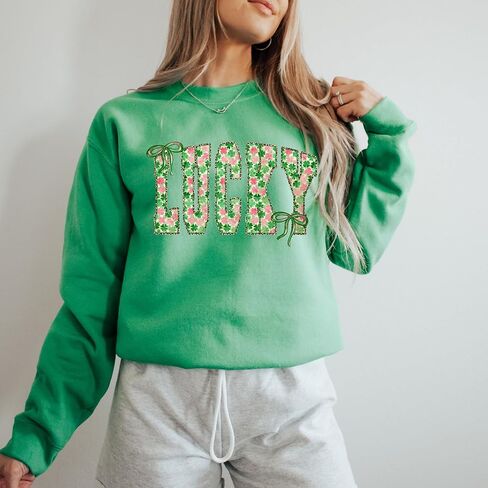 سويت شيرت Lucky St. Patrick's Day - فتحة رقبة دائرية مزخرفة بأحرف شامروك - بلوفر احتفالي أخضر - تصميم لطيف على شكل فيونكة البرسيم in Kuwait