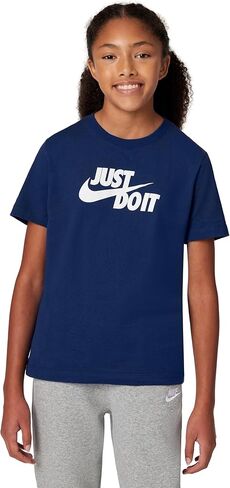 تي شيرت Nike Sportswear Club Just Do It للجنسين - للأولاد والبنات in Saudi Arabia