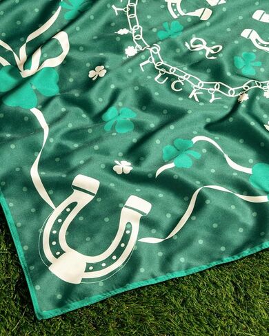xo، باندانا للحجاب من فيتي سانت باتي | زي أخضر، حفلة عيد القديس باتريك، وشاح حريري، إكسسوار للشعر الأيرلندي، احتفالي، لاكي فيبي، قبلني أنا أيرلندي، زحف الحانة، شامروك in Saudi Arabia