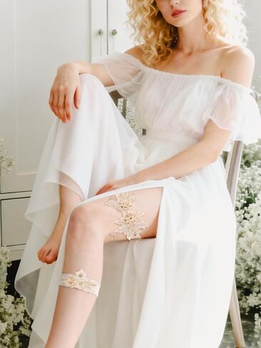 Elegant Ivory Garters for Bride, Wedding Garter Set for Bride with Floral Lace & Rhinestones, Secure Comfort Fit for the Toss Tradition and a Cherished Keepsake, Timeless Bridal Essential in Saudi Arabia