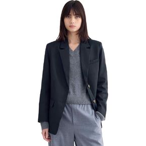 سترة Everlane النسائية ذات الحجم الكبير باللون Buttersmooth in Kuwait